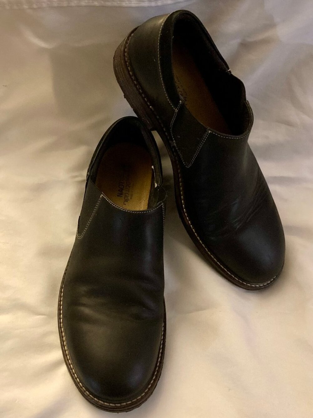 MENs SZ 44 (10.5-11) NAOT Leather Loafers, Excellent Condition, Black